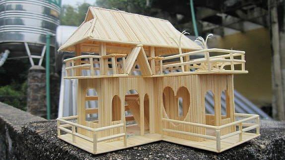 round bamboo stick applied to the model 