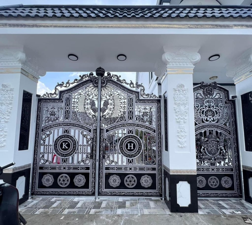 Cast aluminum interior gate 